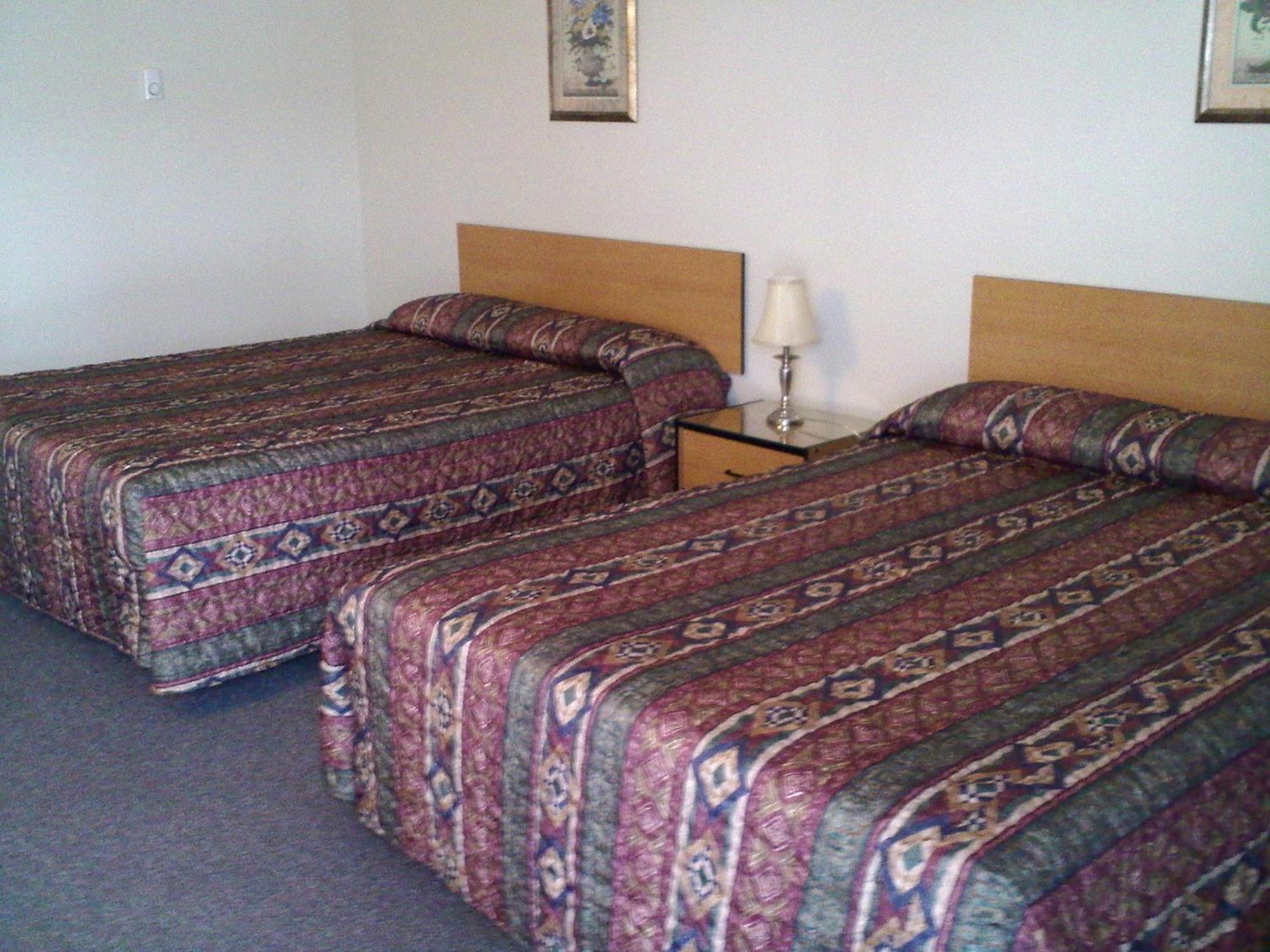 Caravan Inn Quesnel Exterior photo