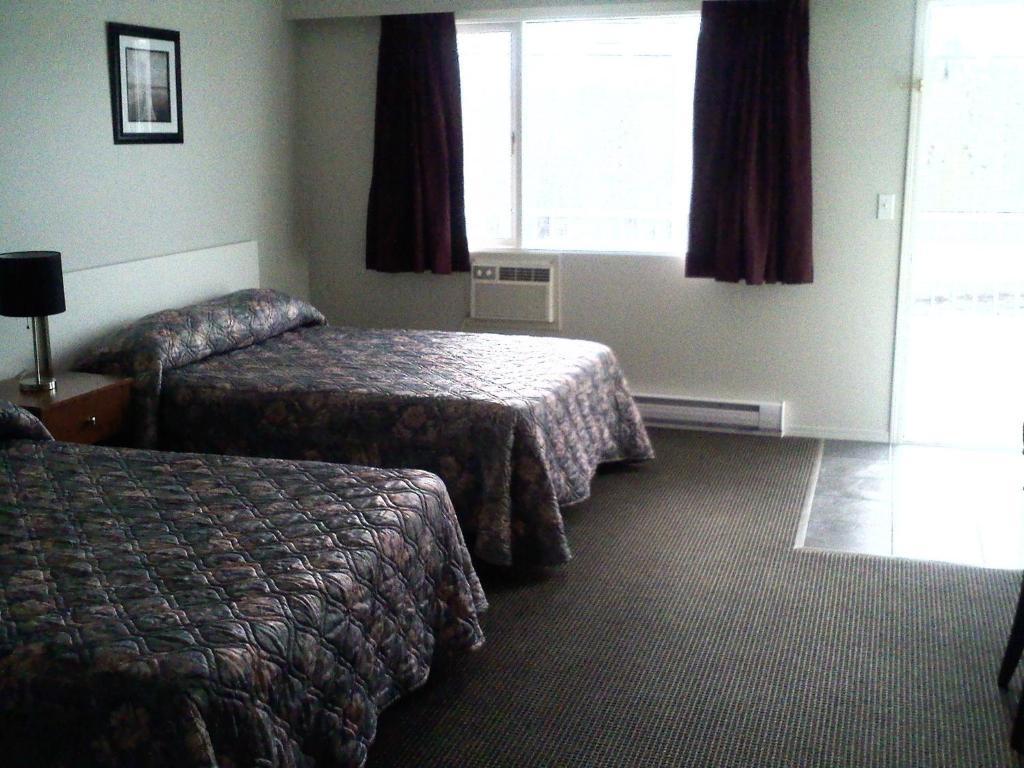 Caravan Inn Quesnel Exterior photo