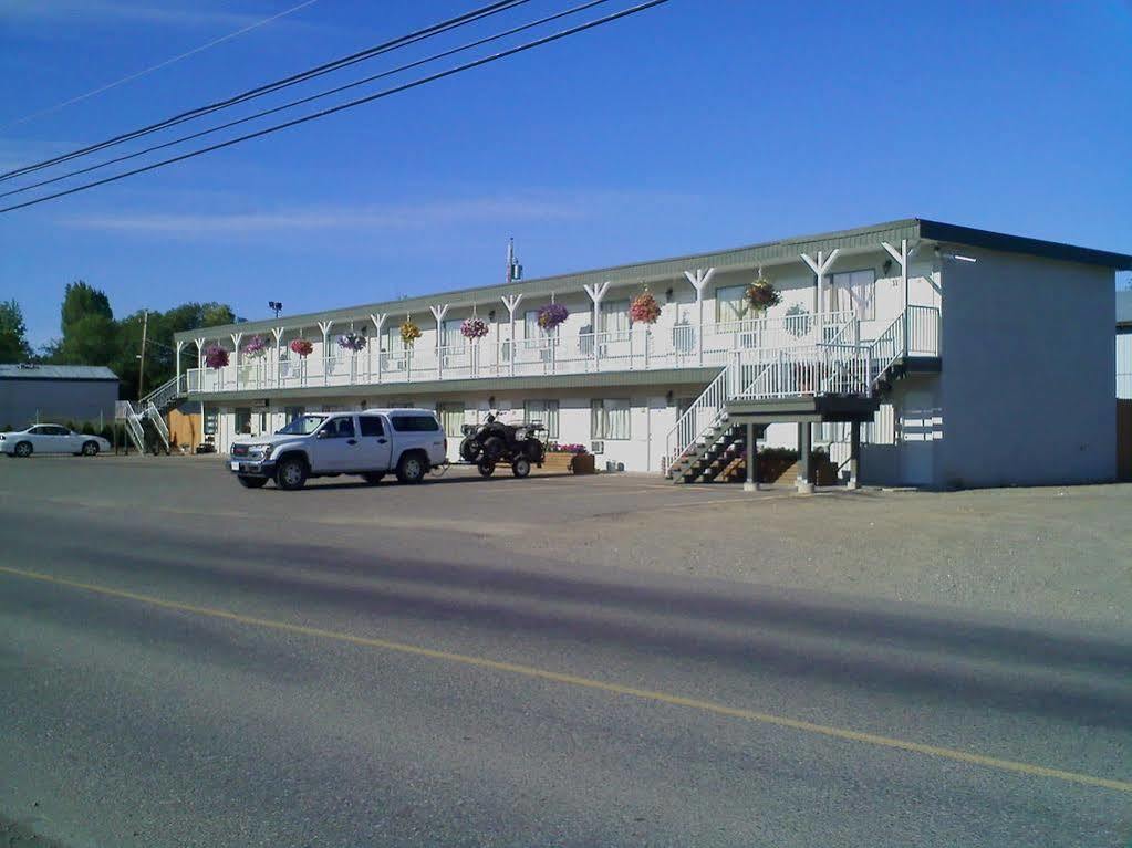 Caravan Inn Quesnel Exterior photo