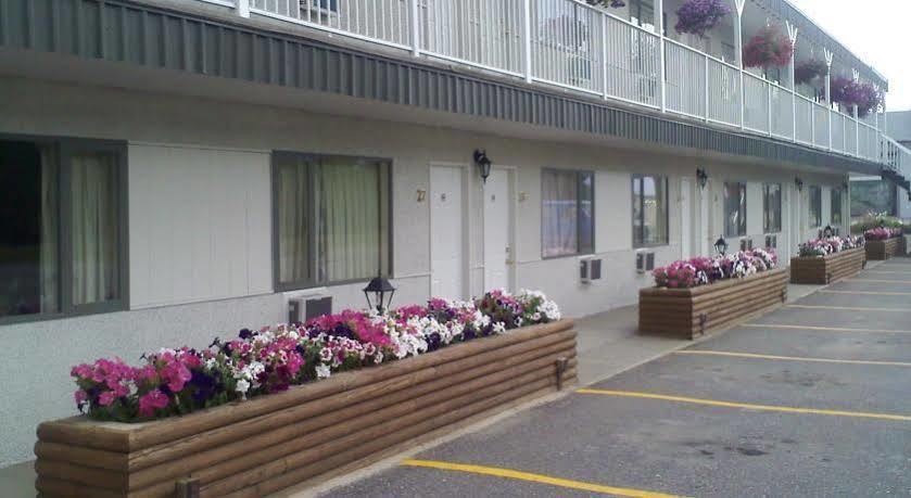Caravan Inn Quesnel Exterior photo